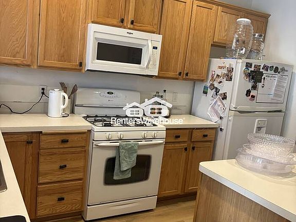 3rd image of 11212 Aberdeen St NE Unit E