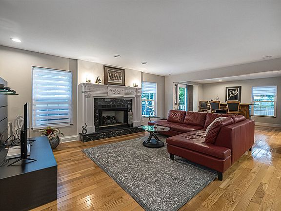 3rd image of 4055 Holly Rue