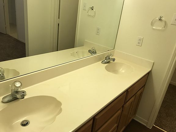 5th image of 1000 Parkview Cir