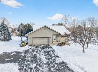 N5842 Lakeview Dr, Green Lake, WI 54941