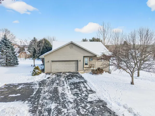 N5842 Lakeview Dr, Green Lake, WI 54941