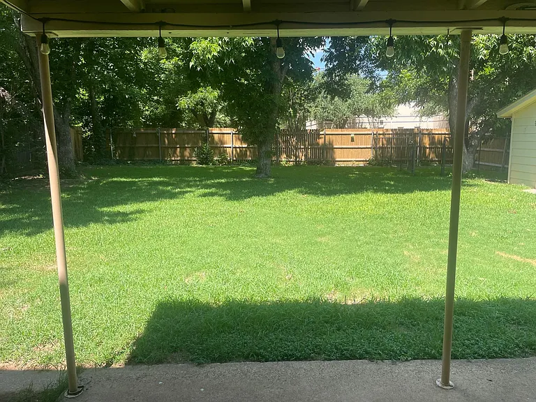 806 Monticello Ct — Photo 14