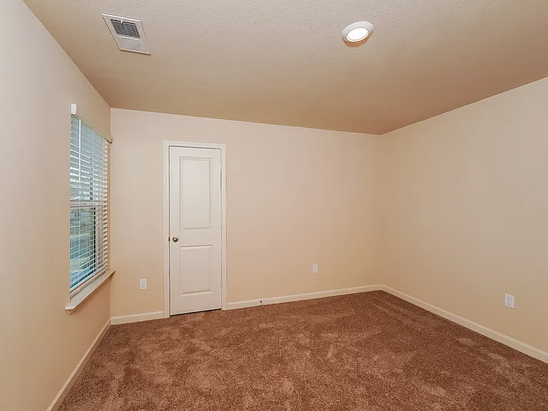 430 Clover Cir — Photo 10