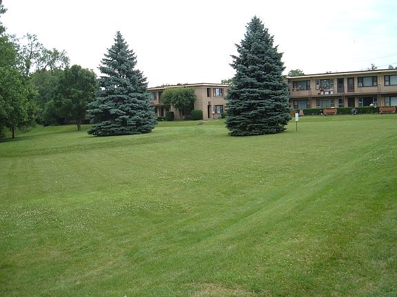 2nd image of 13 King Arthur Ct APT 20