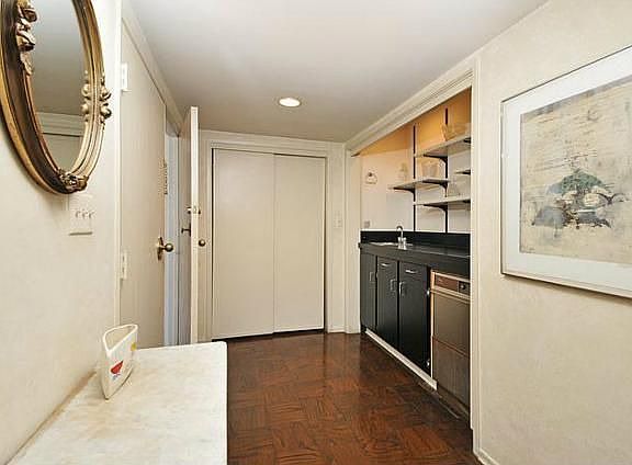 4th image of 1100 Sharon Park Dr APT 40