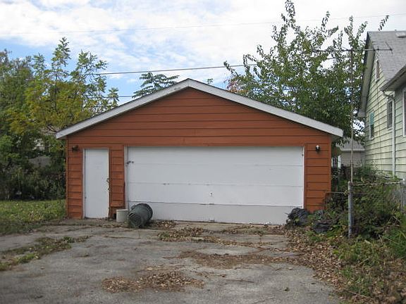 3rd image of 2314 Kemble Ave