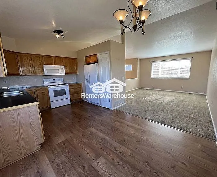305 Warwick St — Photo 5