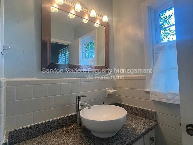 1401 E 34th St — Photo 25