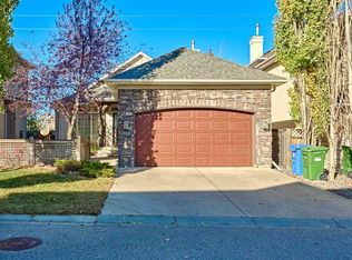 250 S Strathridge Pl SW, Calgary, AB T3H 4J2