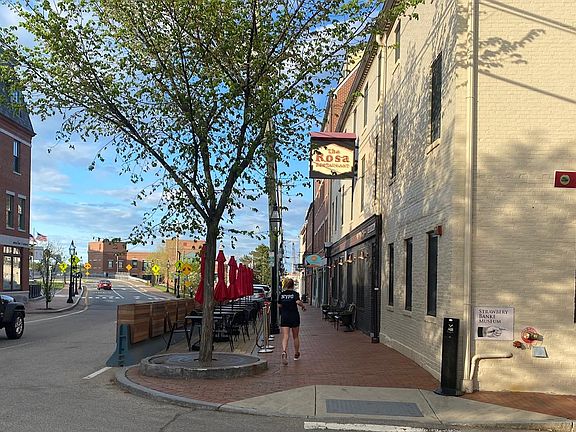 Street view looking towards the apartment, river and Memorial Bridge