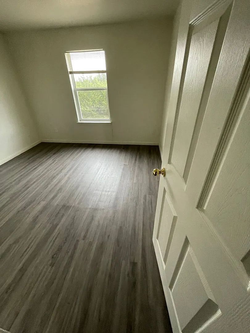 4206 Primrose Dr — Photo 4