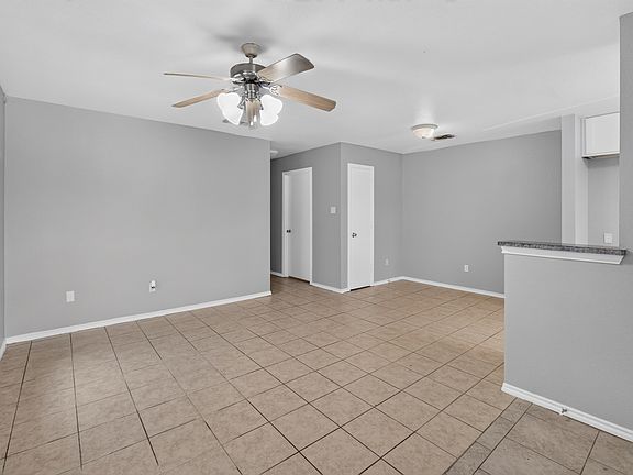 2nd image of 1424 E Mulkey St #1426