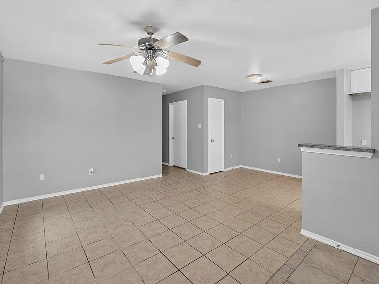 1424 E Mulkey St #1426 — Photo 2