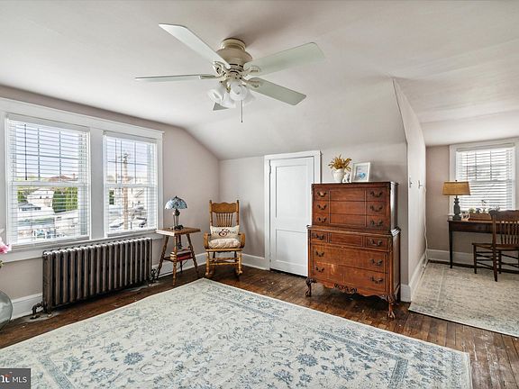 5th image of 4037 Rosemont Ave