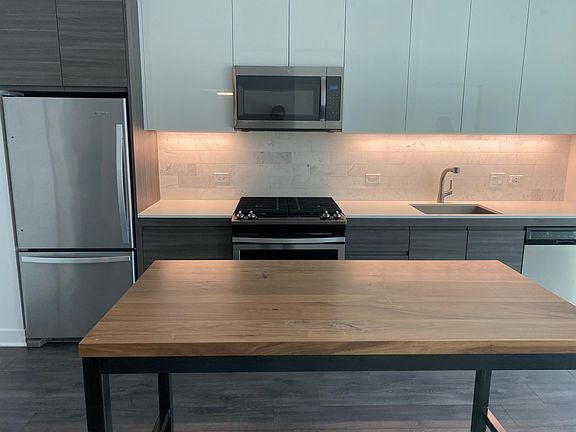 3rd image of 300 W Kinzie St #719