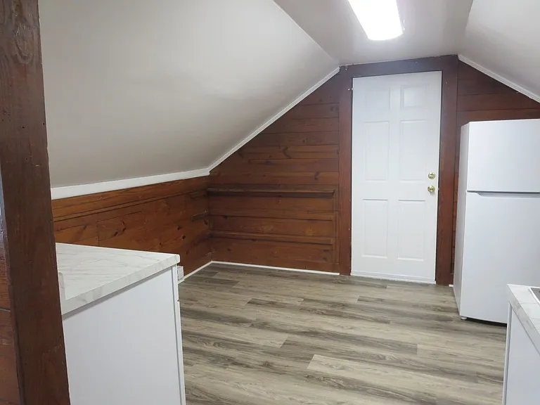 409 Hobart Ave — Photo 16