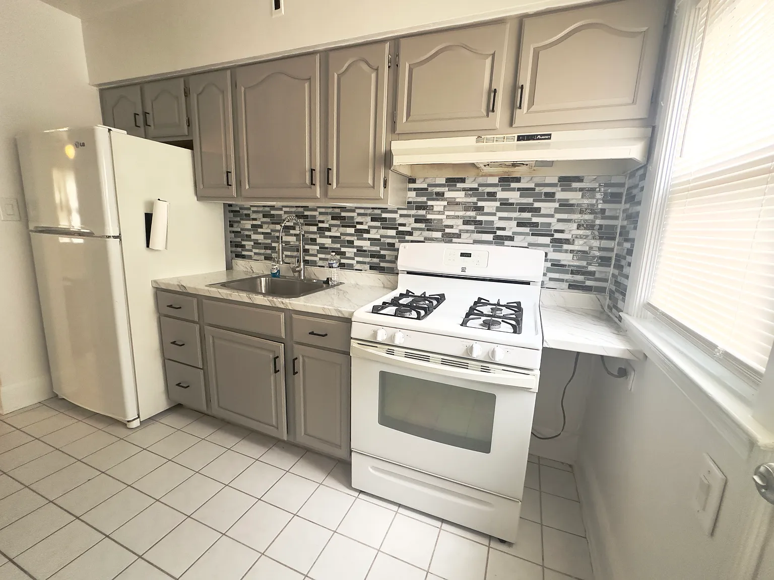 3 bed, 1240 sqft, $2,200 — Photo 4