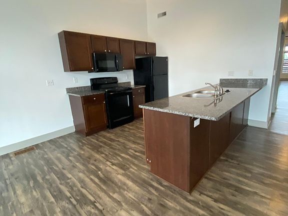 2nd image of 600 7th St NW Unit 302