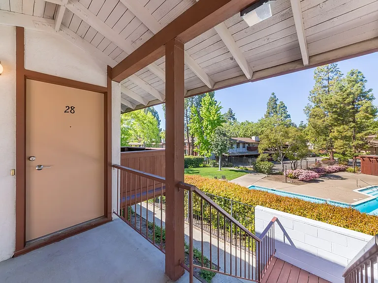 Camelback North Apartments CNM — Photo 4