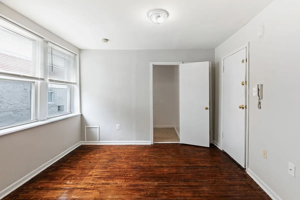Building Photo - 3416 Spring Garden St #A14