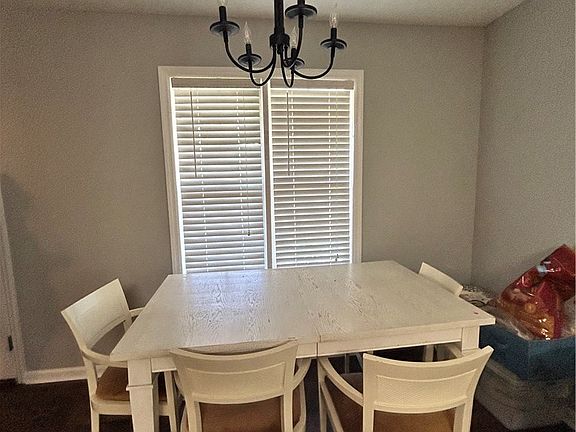 4th image of 785 Iroquois Cir