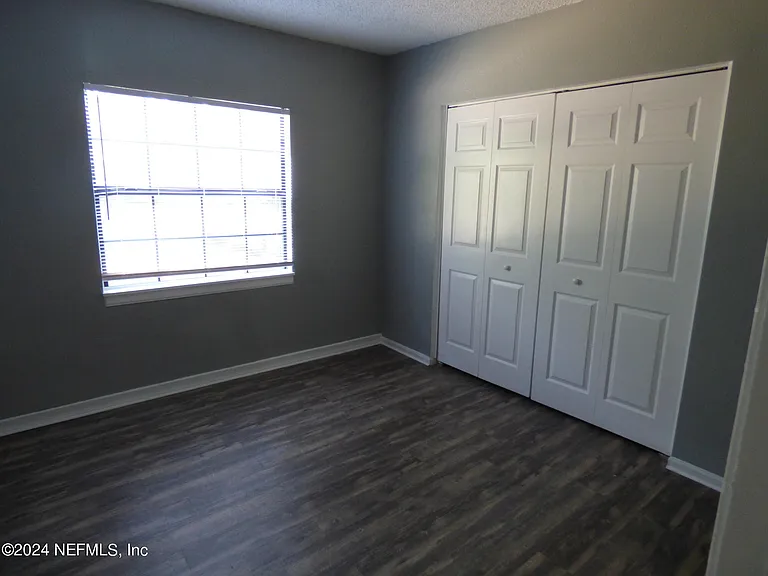 516 E 58th St — Photo 12