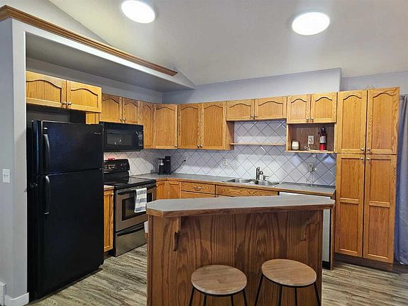 4th image of 1808 E Strathcona Bay