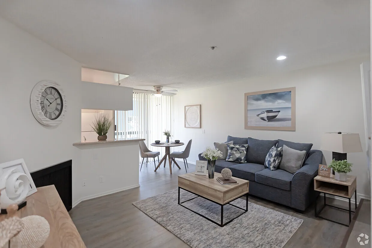 Westwood Executive House — Photo 2