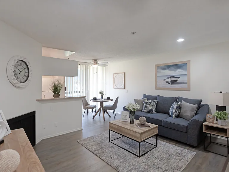 Westwood Executive House — Photo 2