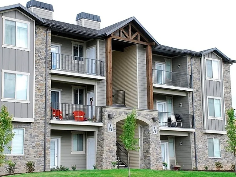 Eastgate at Greyhawk — Photo 4