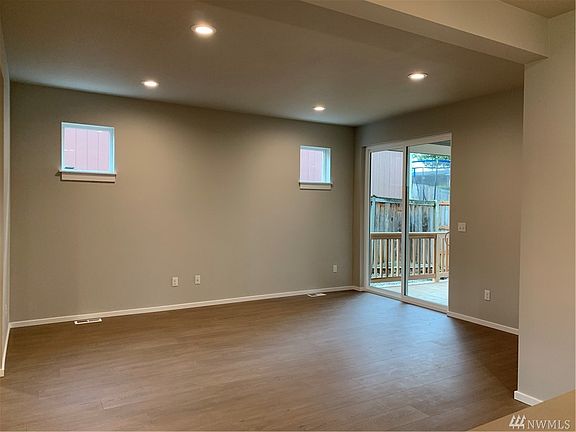 4th image of 1121 E 57th St