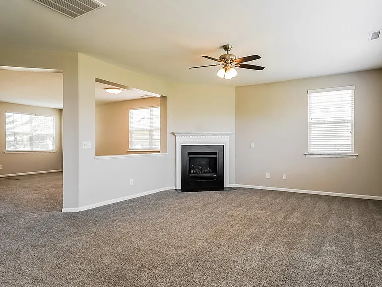 304 Edgecroft Way — Photo 4