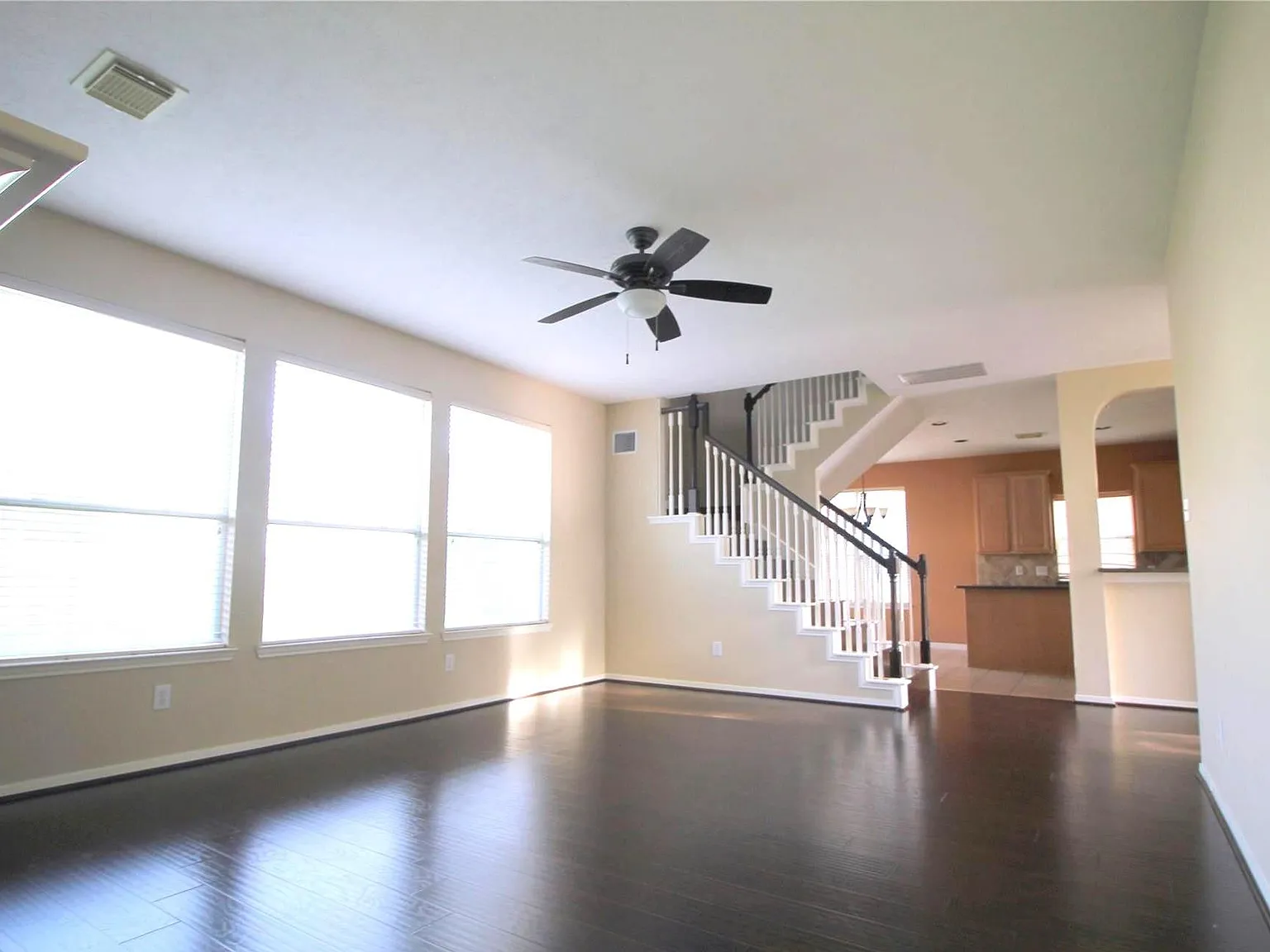 4 bed, 2.5 bath, 2452 sqft, $2,400 — Photo 4