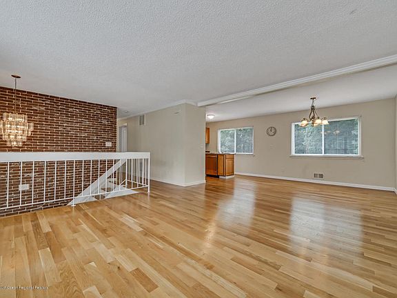4th image of 53 Cambridge Dr