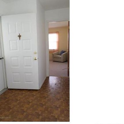 2nd image of 6 Saint Andrews Ct