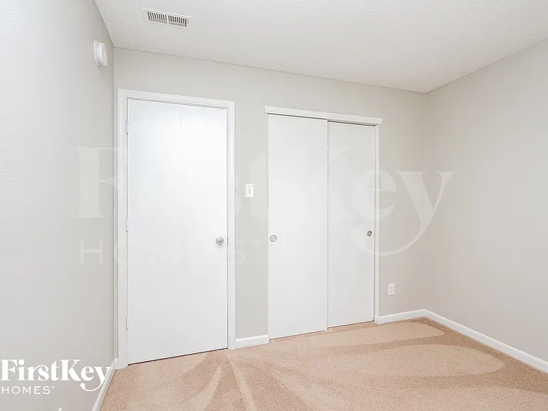 10605 Glenayr Dr — Photo 10