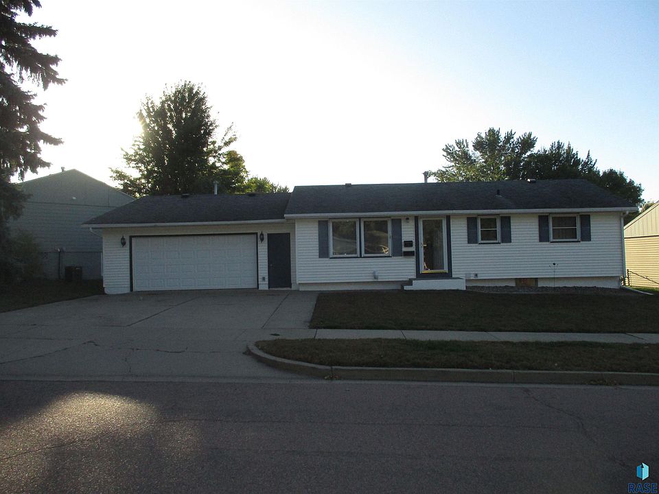 1st image of 3601 E 25th St
