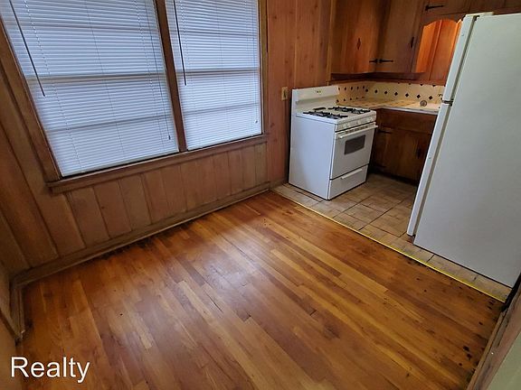2nd image of 1613 S Polk St APT 10