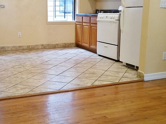 3rd image of 2127 33rd St APT 4G