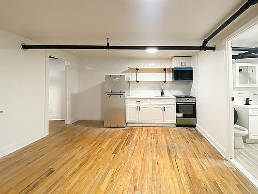 3rd image of 1092 President St #Basement
