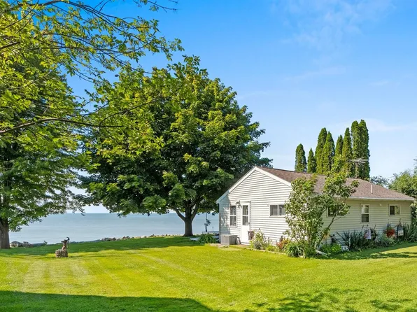 165 Sun N Surf Dr, Luxemburg, WI 54217