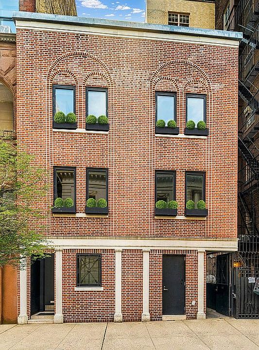 1st image of 2 E 78th St