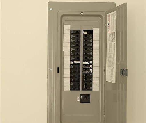 5th image of 902 N 9th St