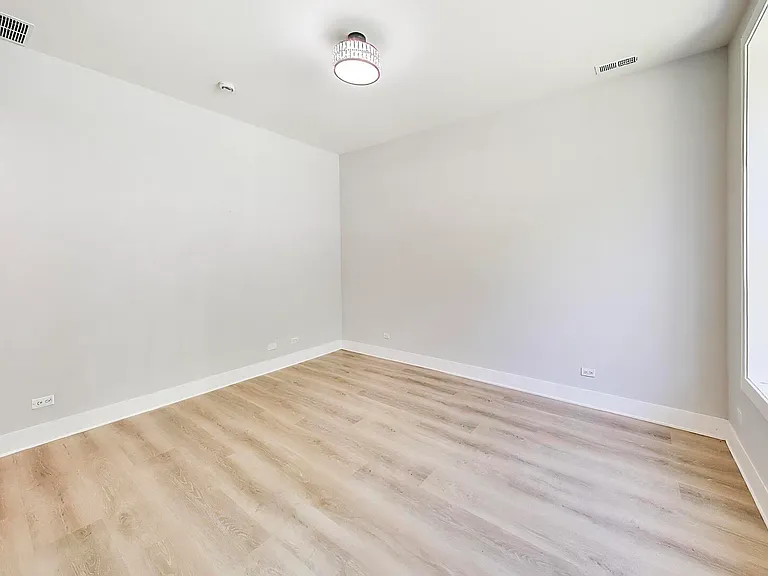 1821 S Fairfield Ave — Photo 4
