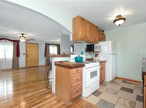 4th image of 6240 Edith Ave