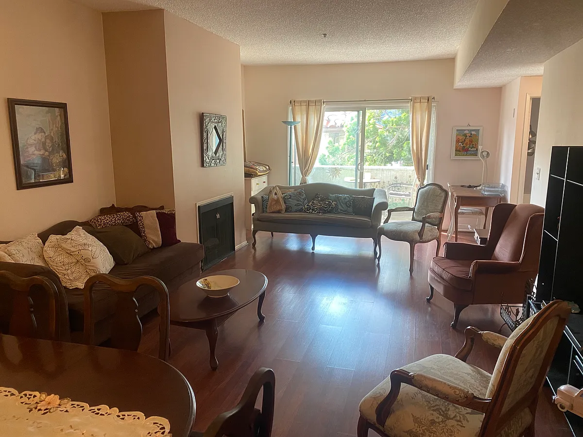 Living room to balcony 1 - 2915 Montrose Ave #528