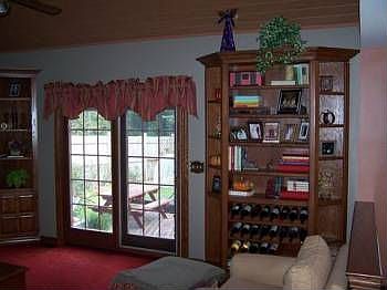 4th image of 1045 Oakwood Dr