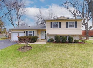 661 Raupp Blvd, Buffalo Grove, IL 60089