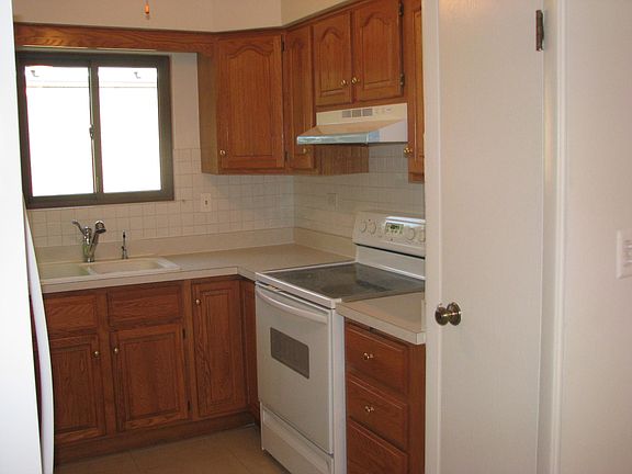 3rd image of 1114 Chalet Dr APT 3W