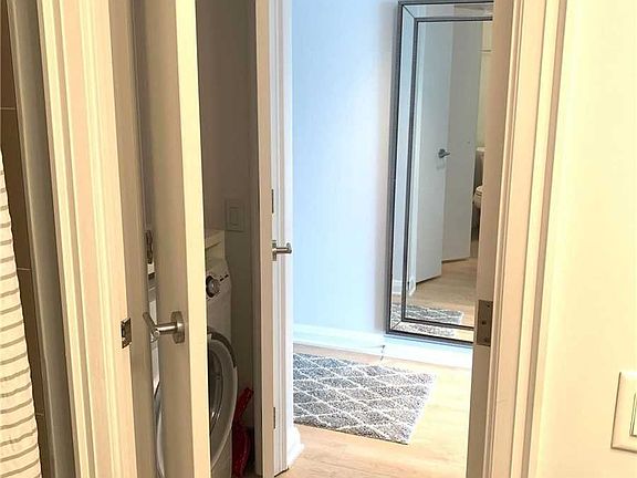 4th image of 155 Yorkville Ave #2905